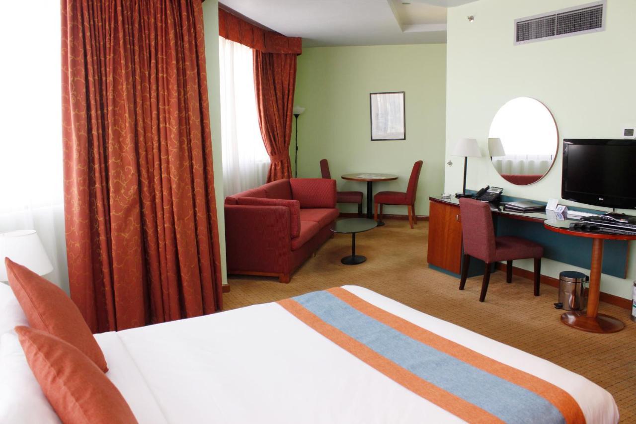 Al Diar Dana Hotel Abu Dhabi Bagian luar foto