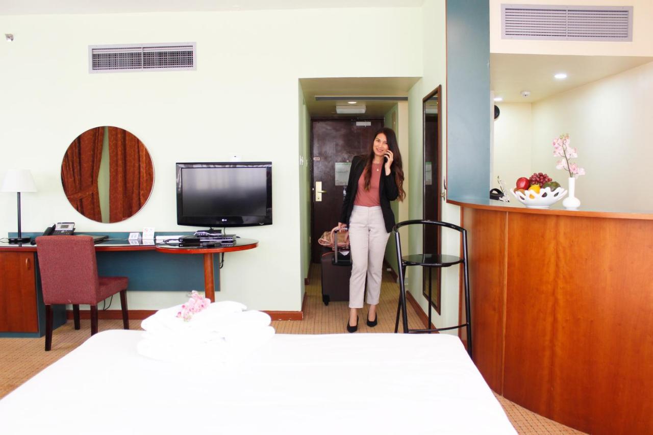 Al Diar Dana Hotel Abu Dhabi Bagian luar foto