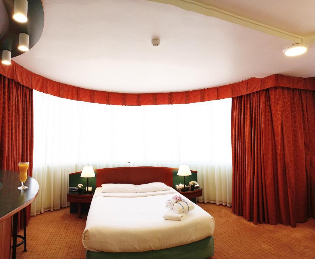 Al Diar Dana Hotel Abu Dhabi Bagian luar foto