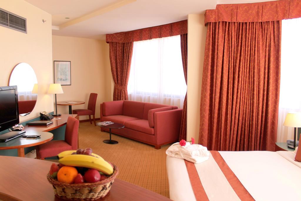 Al Diar Dana Hotel Abu Dhabi Bagian luar foto