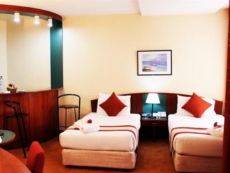 Al Diar Dana Hotel Abu Dhabi Bagian luar foto