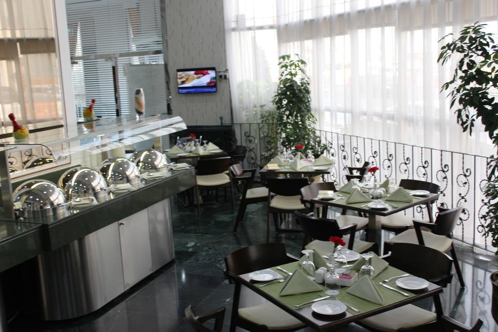 Al Diar Dana Hotel Abu Dhabi Bagian luar foto